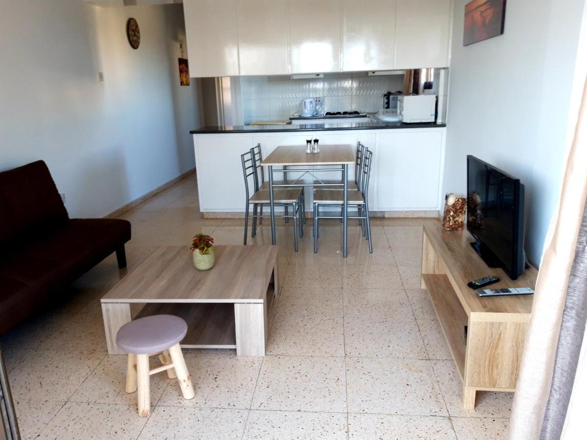 La Veranda Sea View Apartments ラルナカ エクステリア 写真